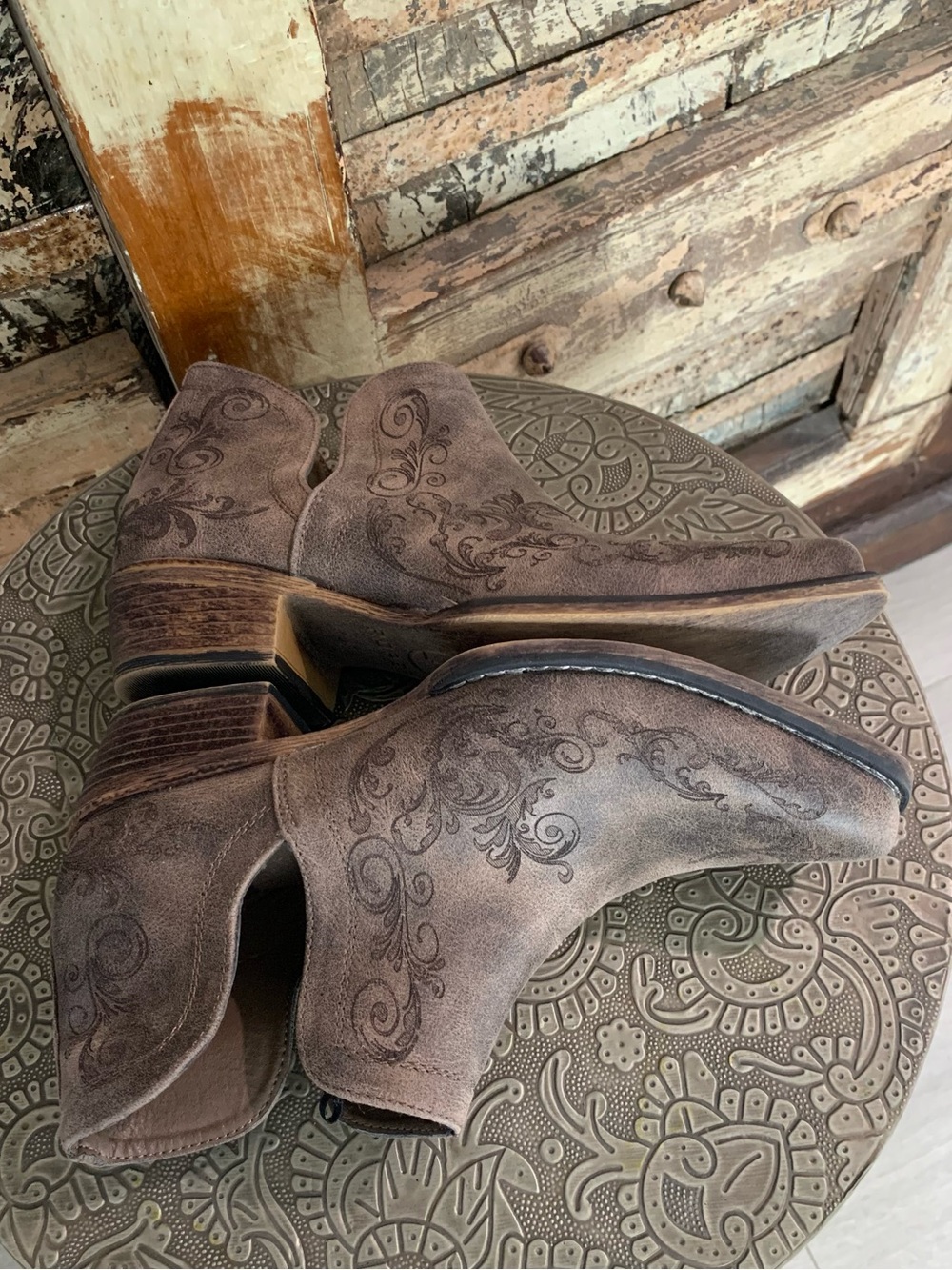 Women’s Roper Ava Distressed Brown Slip-On Ankle Western Boots, 9 - Picture 6 of 10